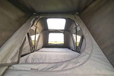 Intérieur de la tente de toit Roof Space 2